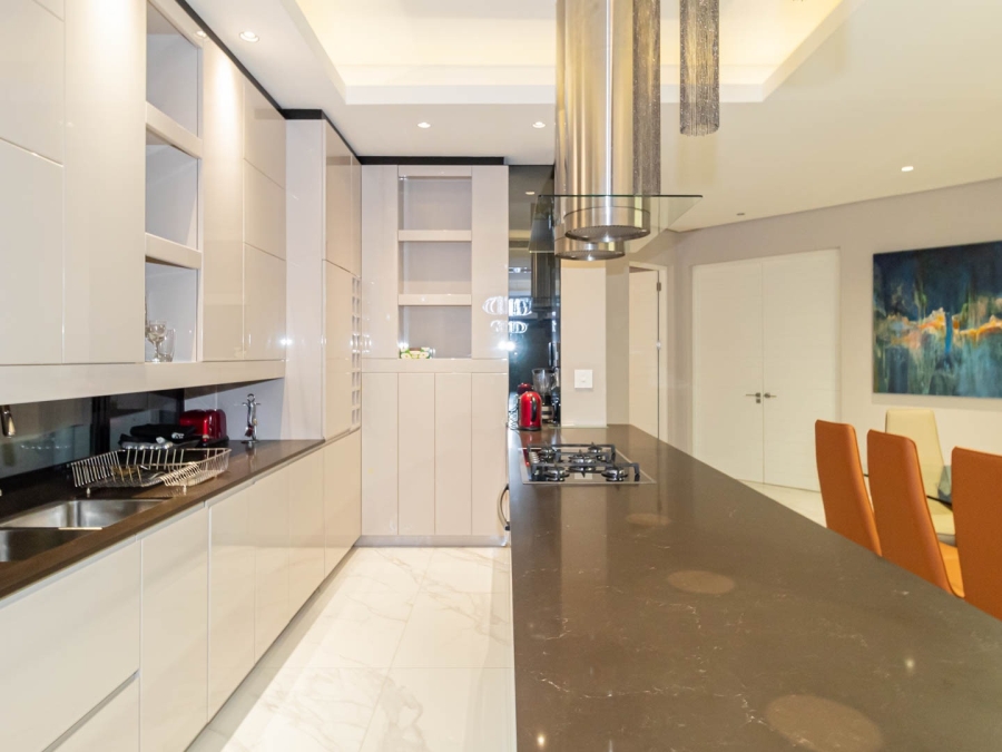 5 Bedroom Property for Sale in Bloubergstrand Western Cape